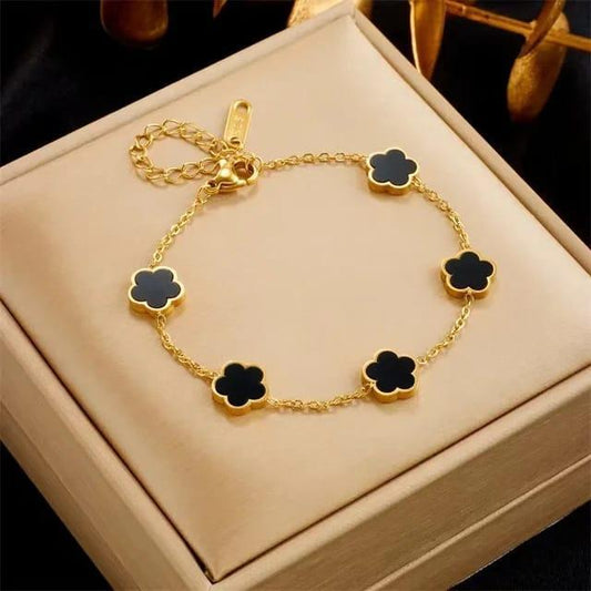 Clover Design Bracelet for Women – Elegant & Minimal Jewelry NOVAPIK